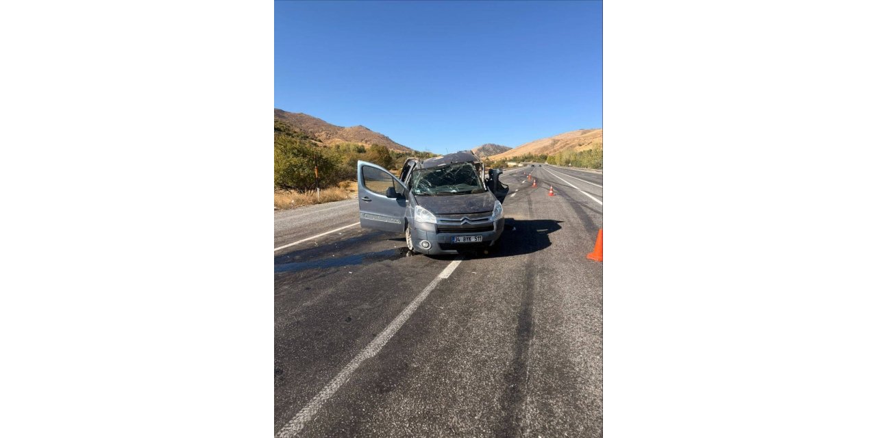 Tatvan’da trafik kazası: 2 kişi yaralandı