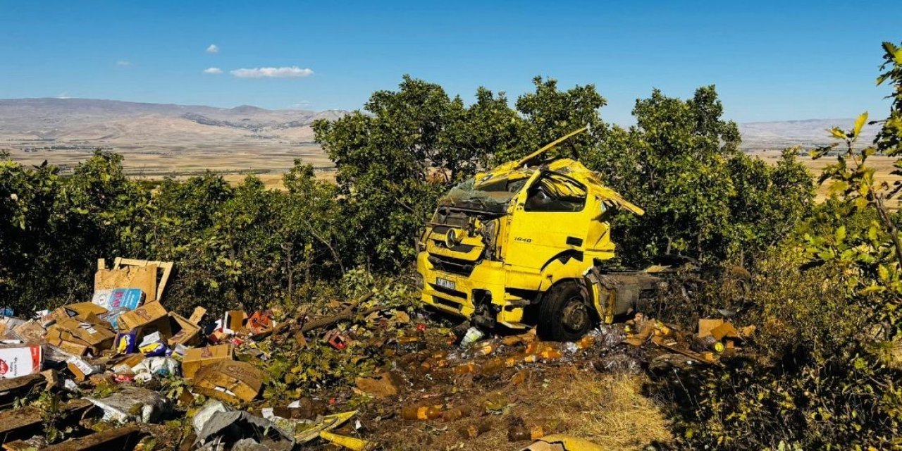 Muş’ta freni boşalan tır kaza yaptı: 1 kişi yaralandı