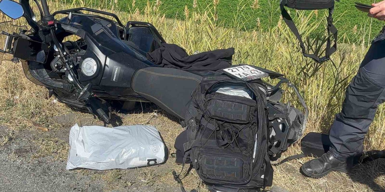 Erzincan’da bariyere çarpan Rus motosiklet sürücüsü hayatını kaybetti