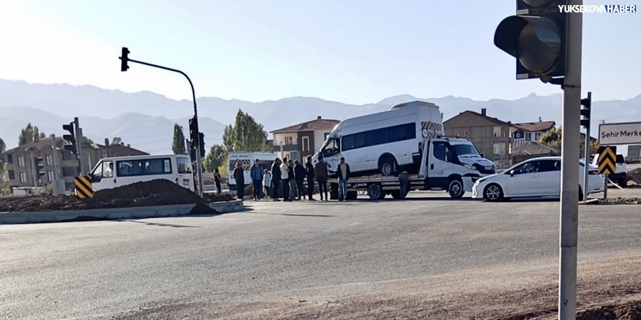 Yüksekova’da maddi hasarlı trafik kazası