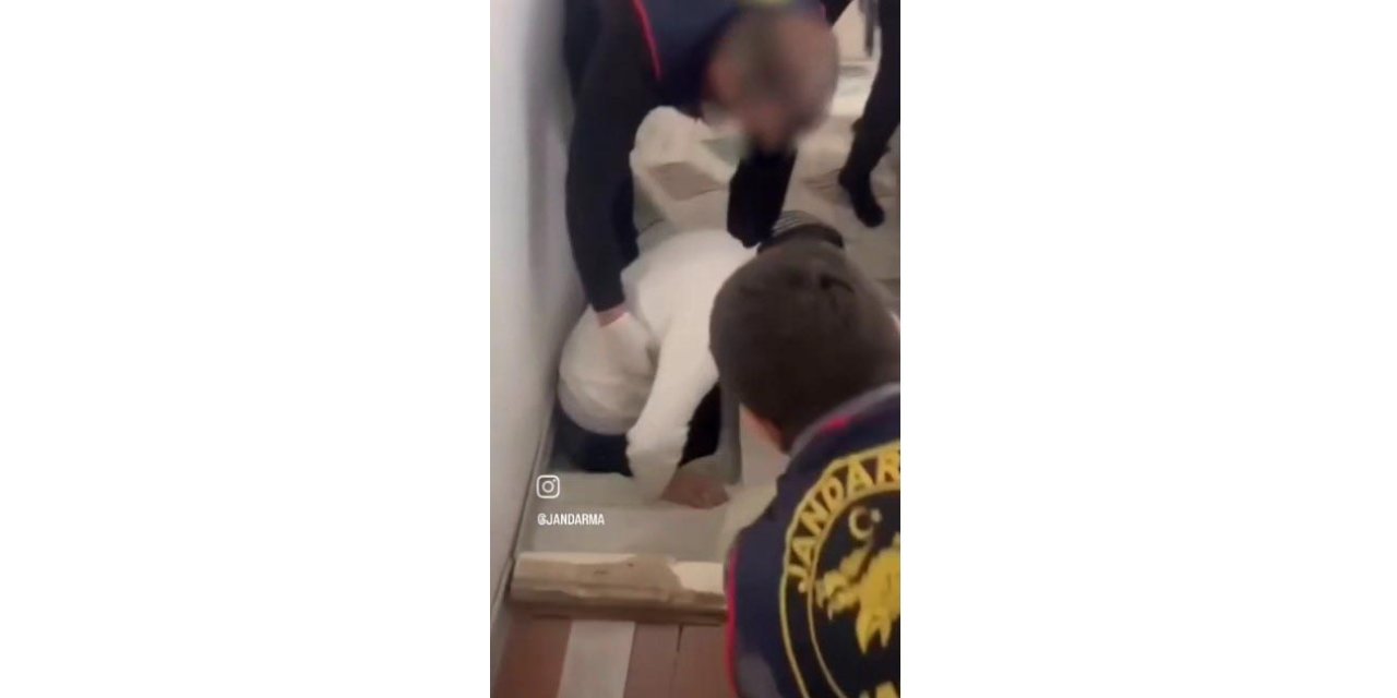 Van'da 11 yıldır aranan firari, evindeki özel bölmede yakalandı