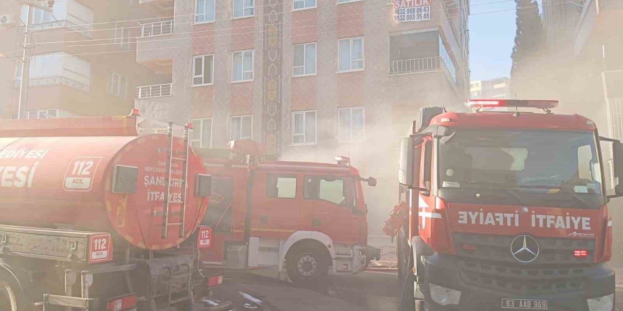Şanlıurfa’da medikal malzeme deposunda yangın çıktı
