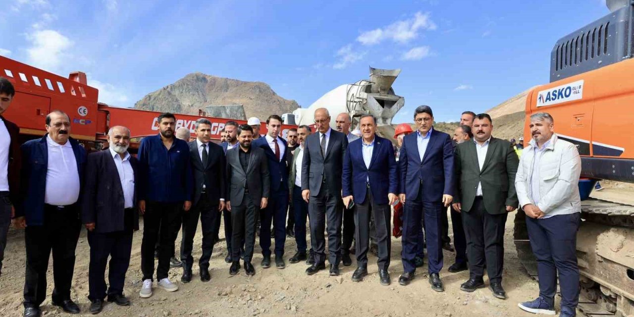 Vali Usta, AFAD konutlarını yerinde inceledi