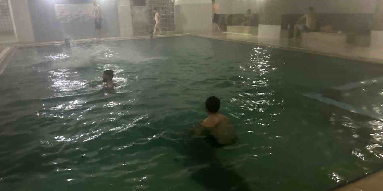 Havaların soğumasıyla Bingöl'de kaplıcalara ilgi arttı