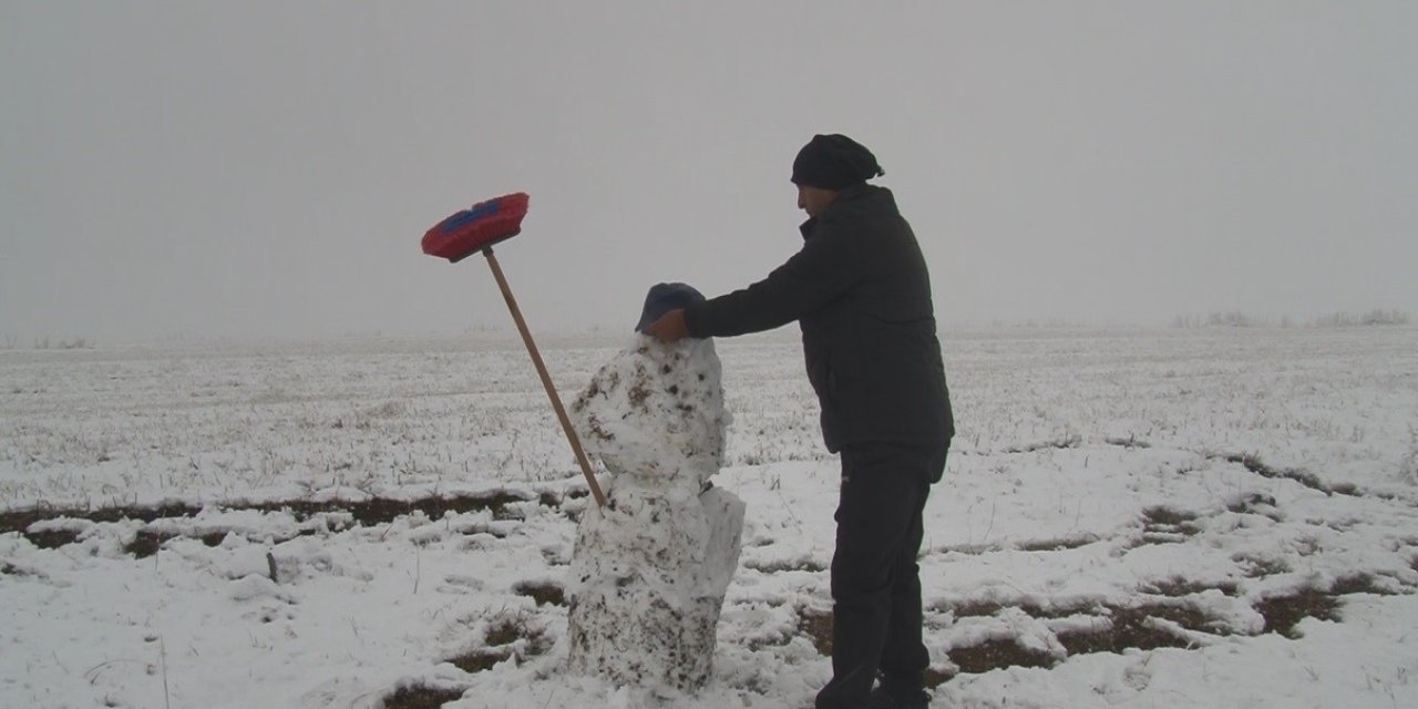 Kars’a mevsimin ilk karı yağdı