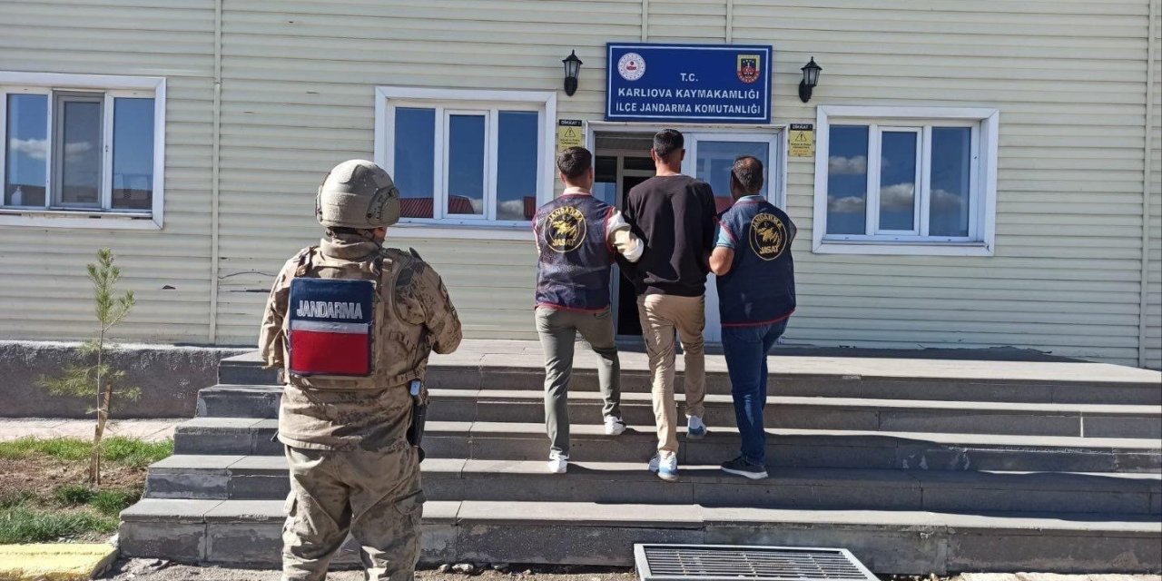 Karlıova'da 11 yıl kesinleşmiş hapis cezası bulunan şahıs yakalandı