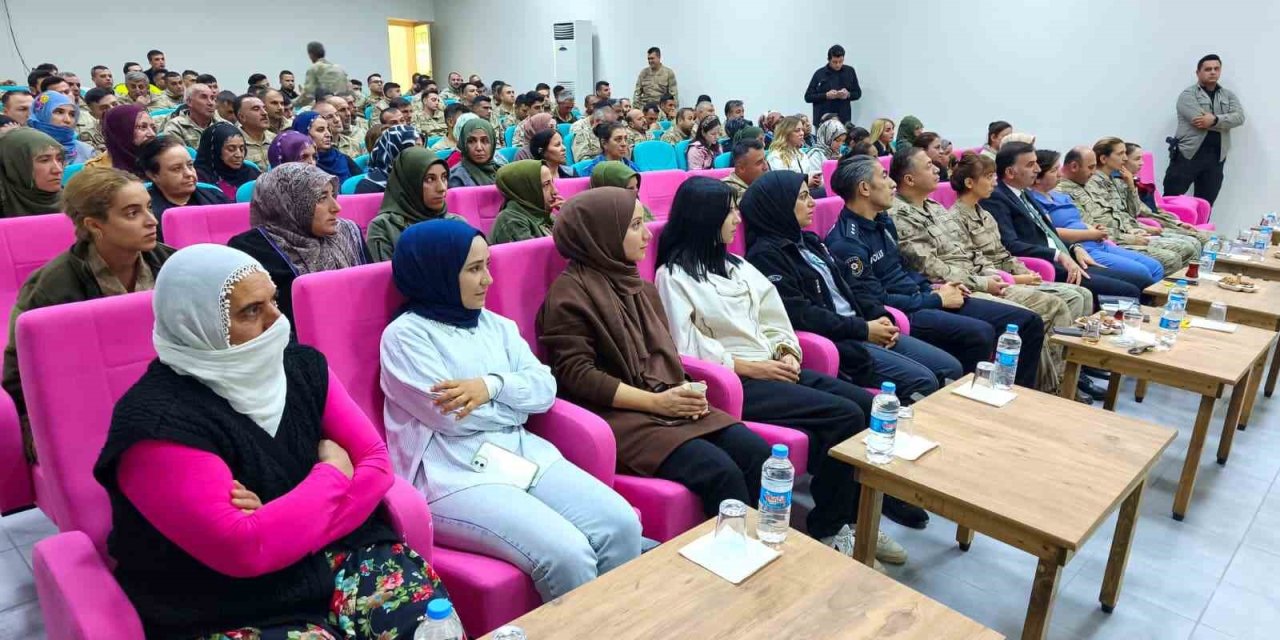 Çemişgezek’te  ‘Kadına Yönelik Şiddetle Mücadele' programı yapıldı