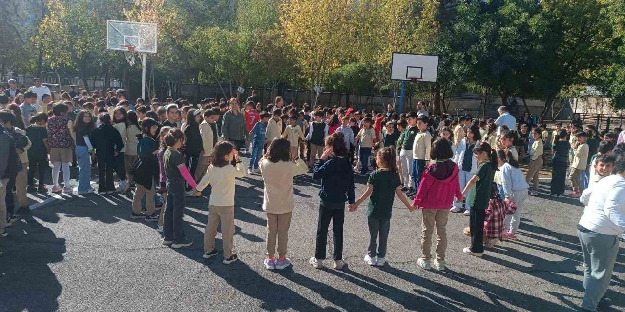 Diyarbakır’da ilkokulda gerçeği aratmayan tatbikat yapıldı