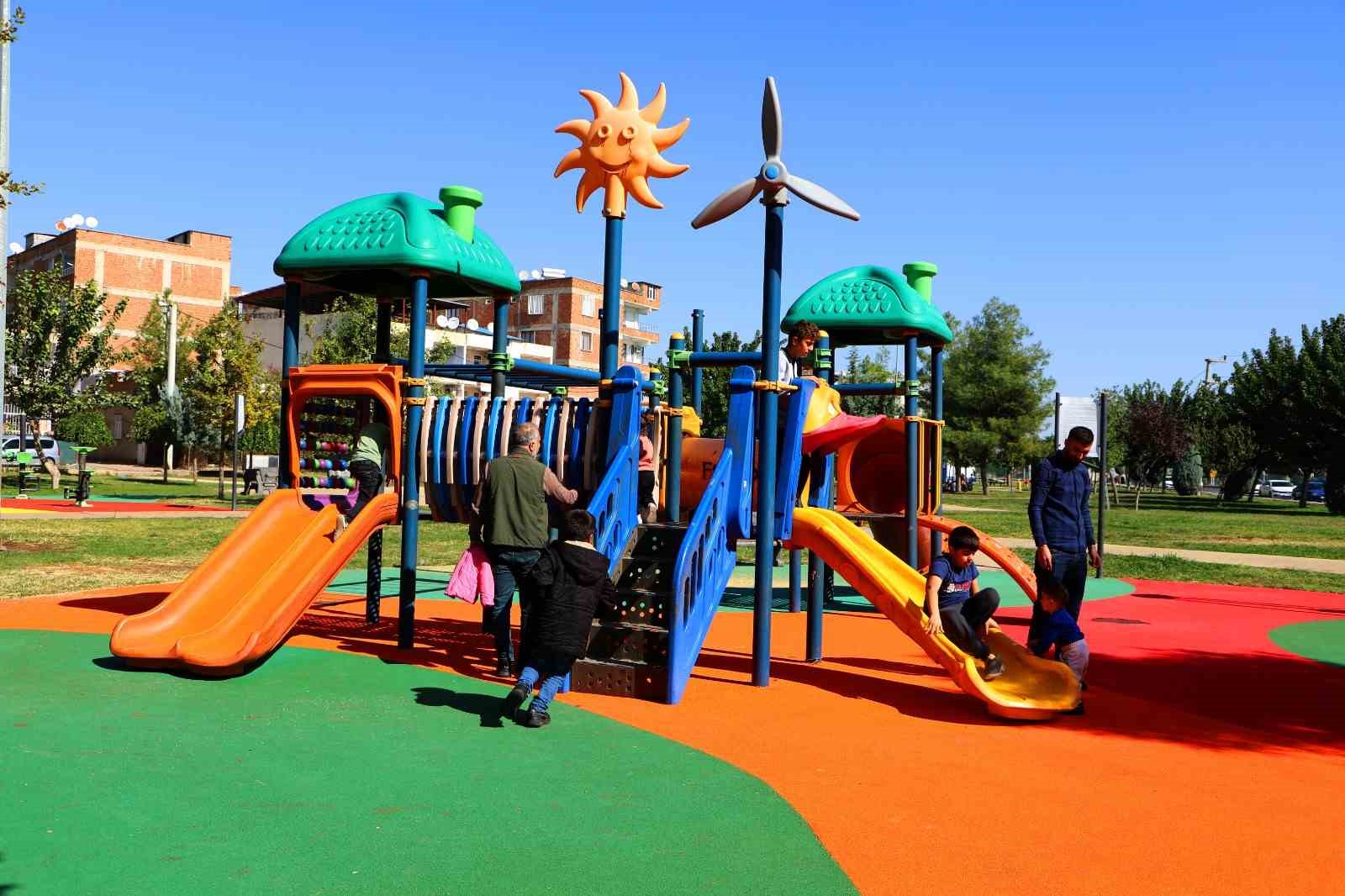 Diyarbakır'da parklardaki çocuk oyun ve spor alanları yenileniyor