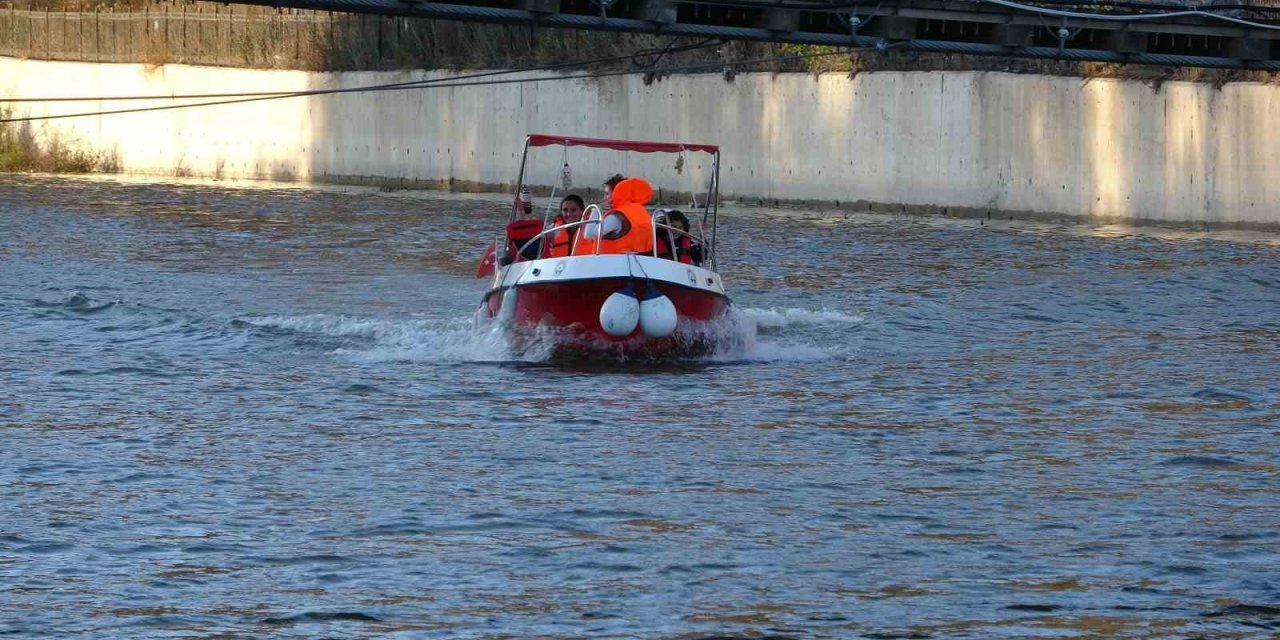 Ardahan'da Kura Nehri’nde tekne heyecanı