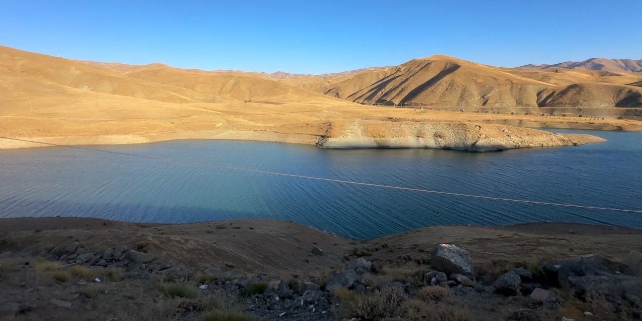 Yüksekova’nın Dilimli Barajı’nda su seviyesi 10 metre düştü