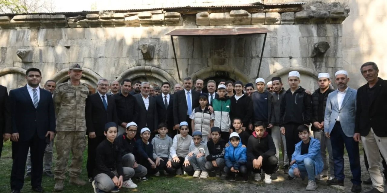 Vali Çiftçi, Taş Camide inceleme yaptı