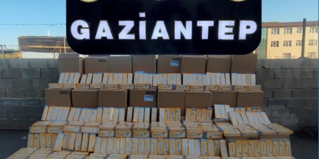 Saman balyalarına gizlenmiş 43 bin paket kaçak sigara yakalandı