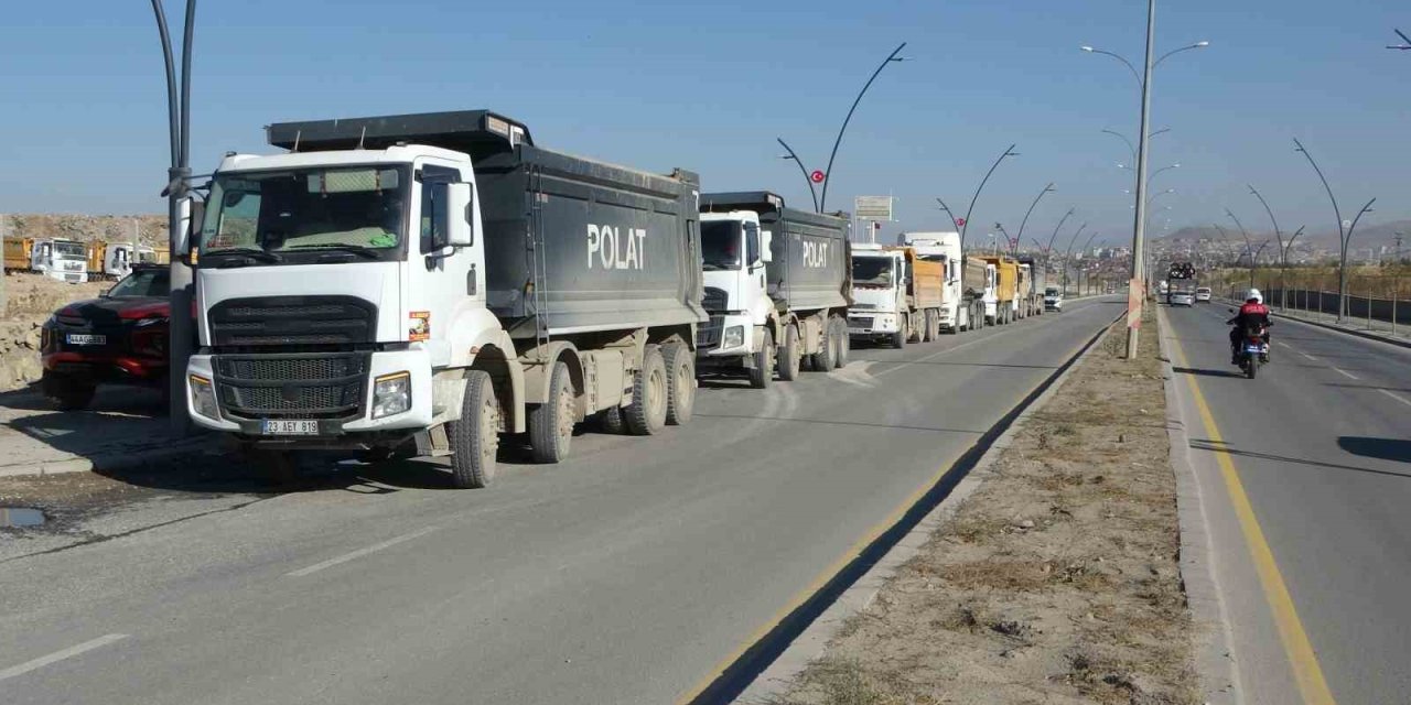 Malatya’da hafriyat kamyonu sürücülerinden protesto