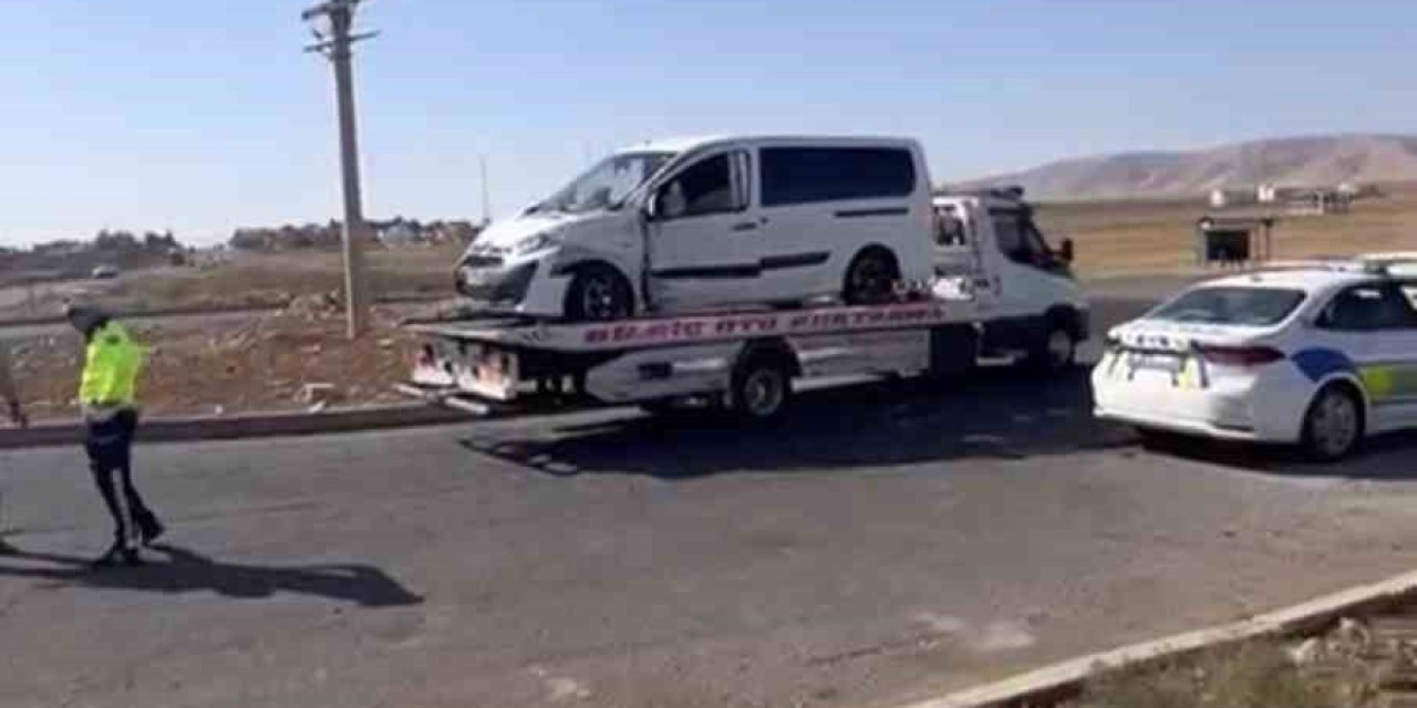 Nusaybin'de otomobil ile hafif ticari araç çarpıştı: 4 yaralı