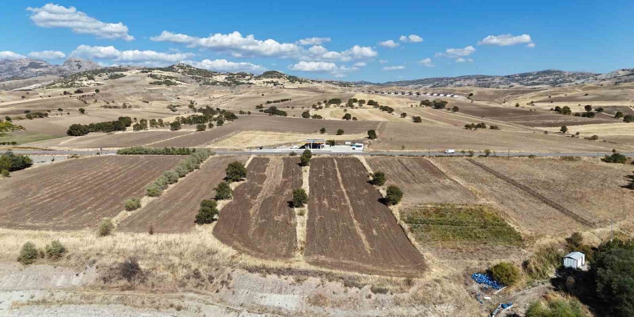 Fransa’dan Tunceli'deki köyüne döndü, sera kurulumu için çalışmalara başladı