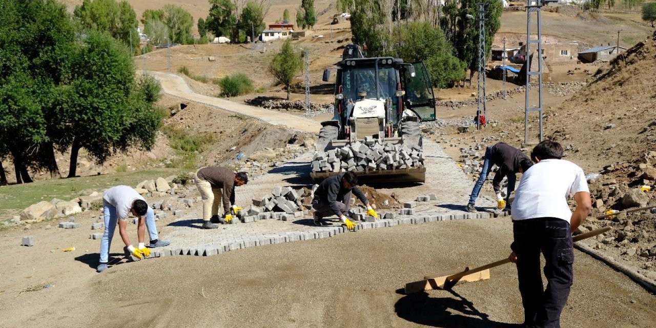 Karlıca ve Bozkaş köy yollarında çalışmalar tamamlandı
