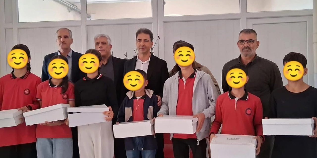 Çermik'te 300 öğrenciye ayakkabı dağıtıldı