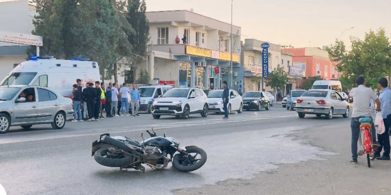 Ceylanpınar'da otomobil ile motosiklet çarpıştı: 1 yaralı