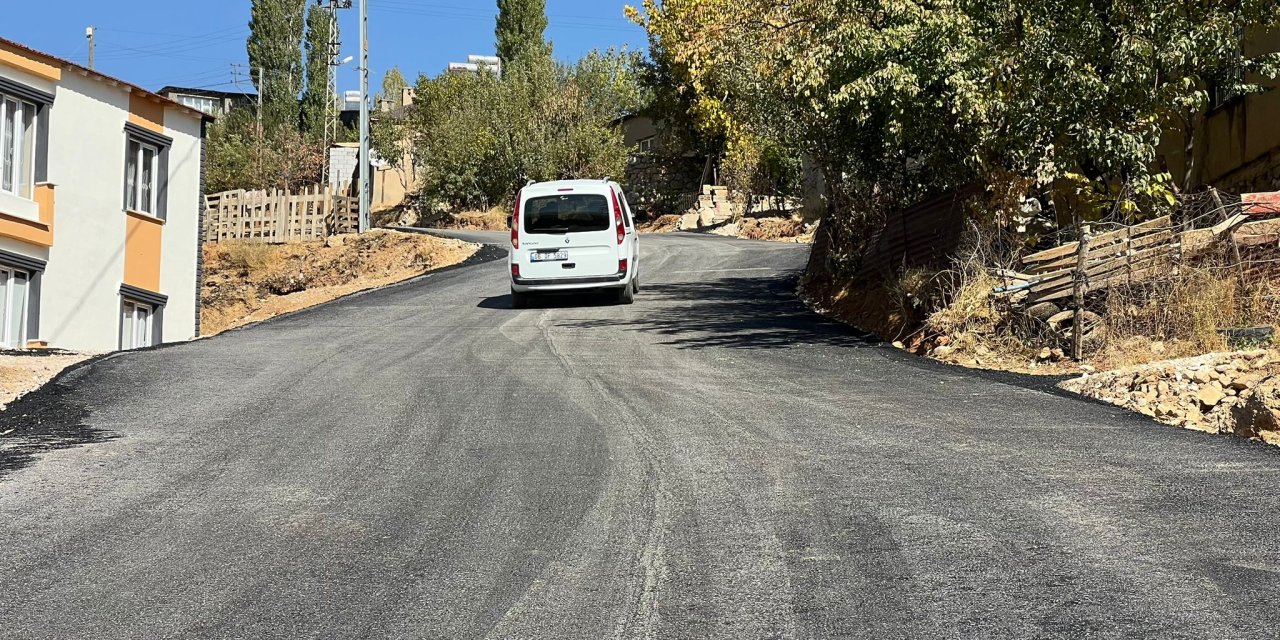 Esenyurt Mahallesi’nde asfalt ve kilit taşı çalışması