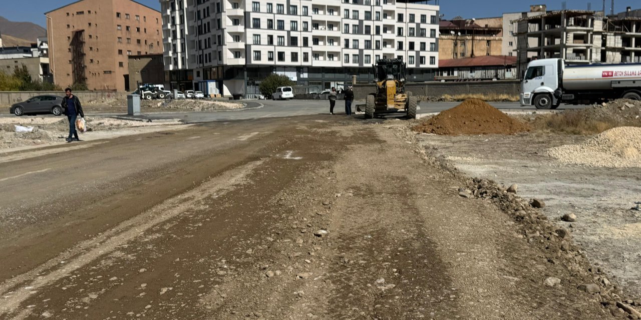 Yüksekova Güngör Mahallesi’nde yol çalışması başladı