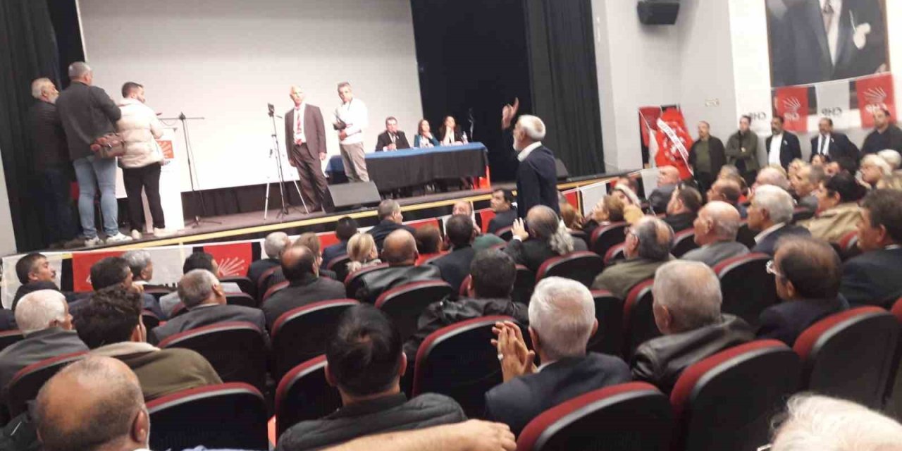 Kars’ta CHP kongresinde ’şaibe’ iddiası gerginliğe neden oldu