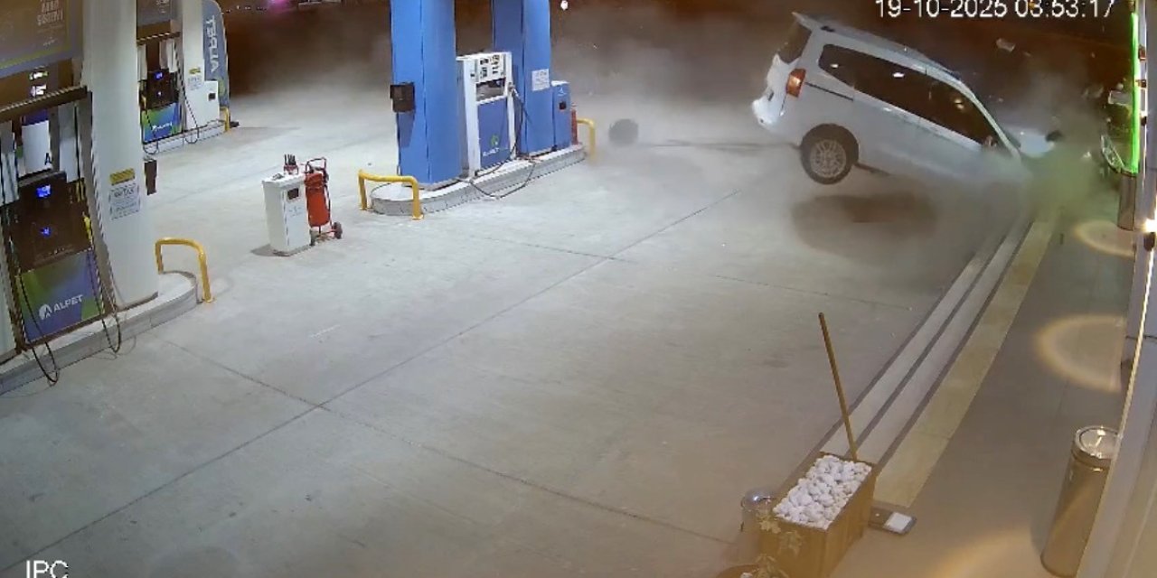 Mardin’de ticari araç benzin istasyonuna daldı, 2 kişi yaralandı