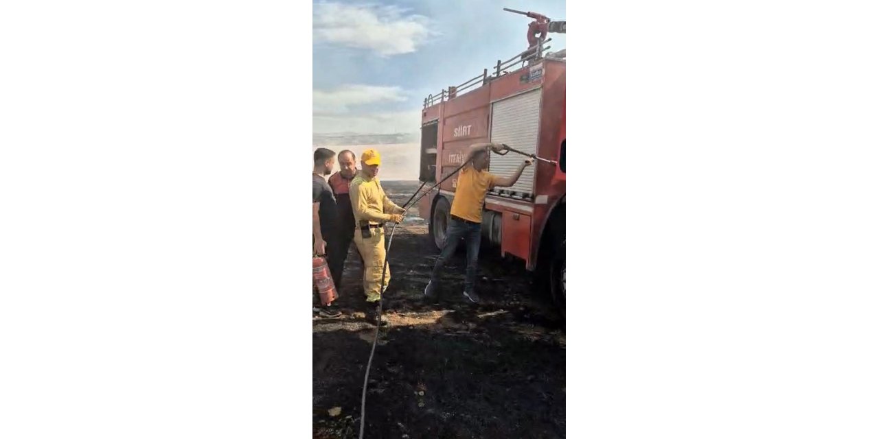 Siirt’te anız yangınına müdahale eden itfaiye aracı alev aldı