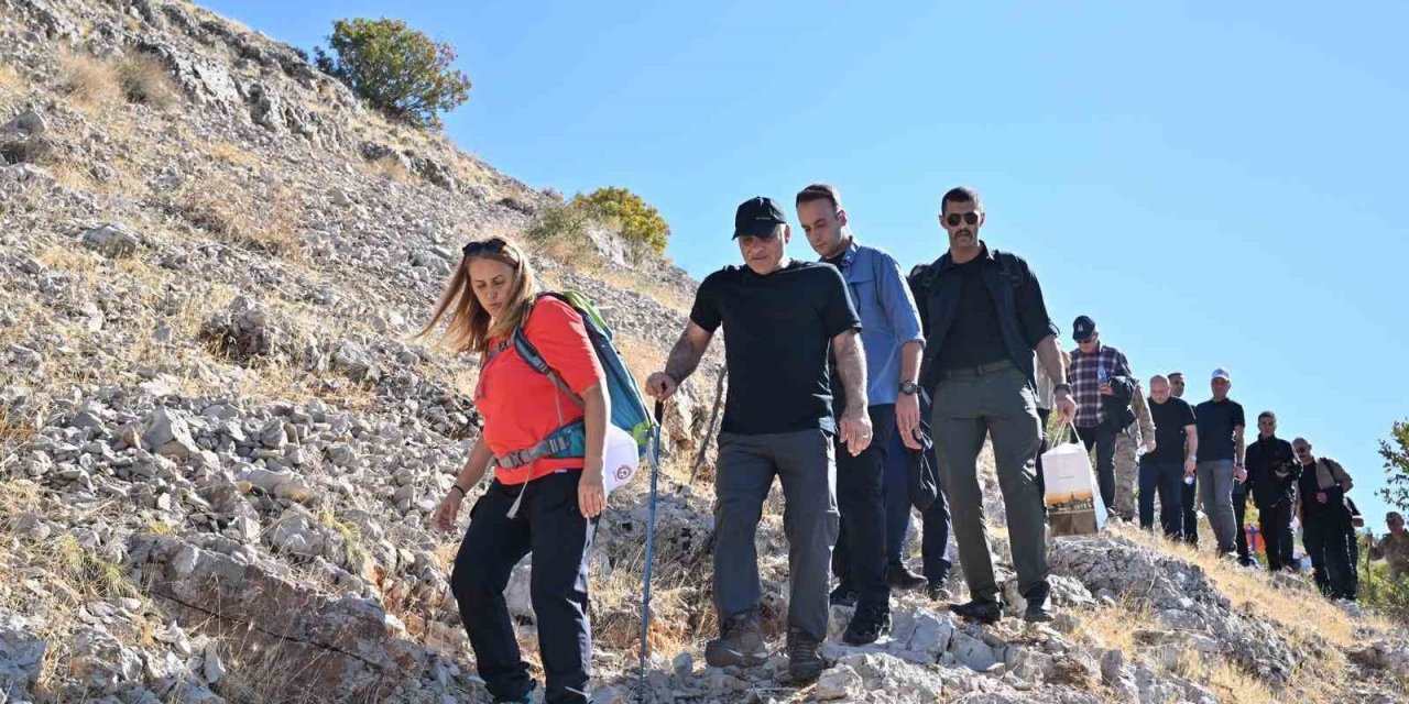 Diyarbakır’da "Kral Yolu Yürüyüşü, Bağ Bozumu ve Nar Festivali’’ düzenlendi