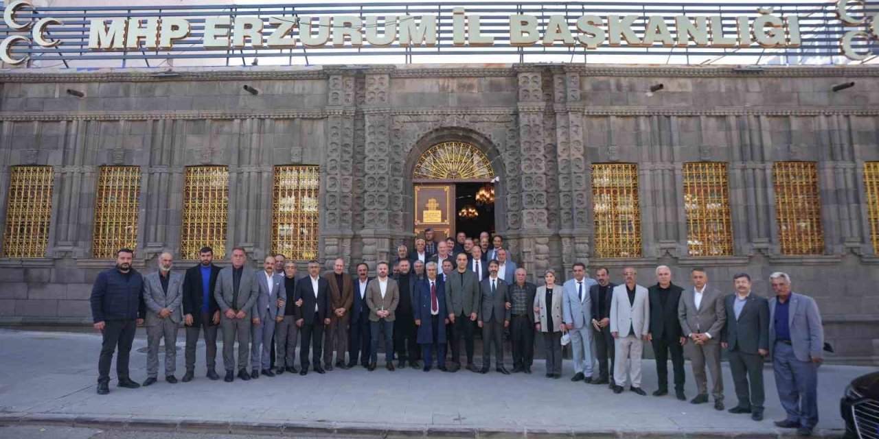 Muhtarlar, MHP Erzurum İl Başkanı Yurdagül ile kahvaltıda bir araya geldi