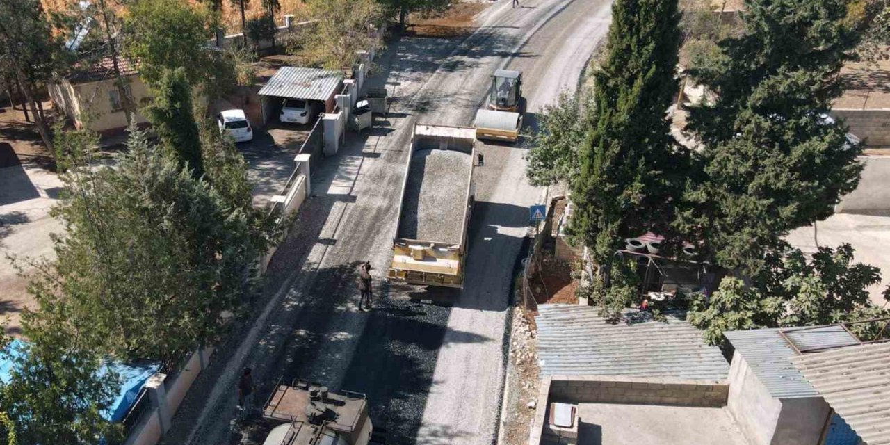 Araban’da 12 kilometrelik kırsal mahalle grup yolunda asfalt çalışmaları son buldu