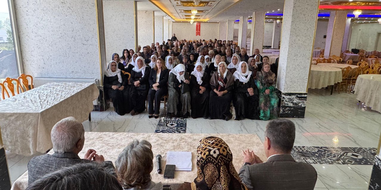 DEM Parti Yüksekova’da halk buluşması düzenledi