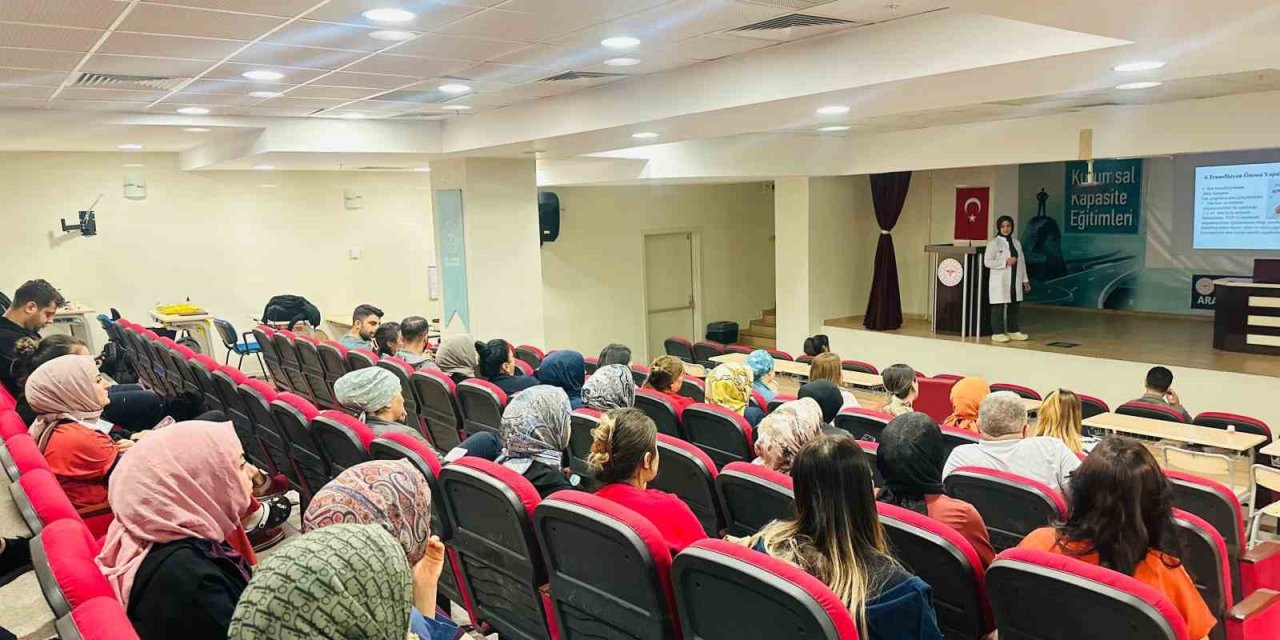 Siirt Eğitim ve Araştırma Hastanesi'nde transfüzyon güvenliği eğitimi verildi