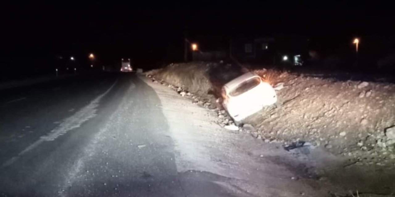 Adıyaman'da otomobil şarampole girdi: 2 yaralı
