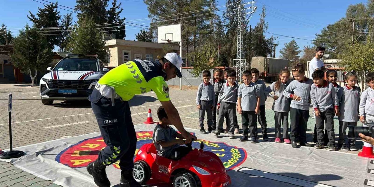 Kilis’te öğrencilere mobil trafik aracıyla eğitim verildi