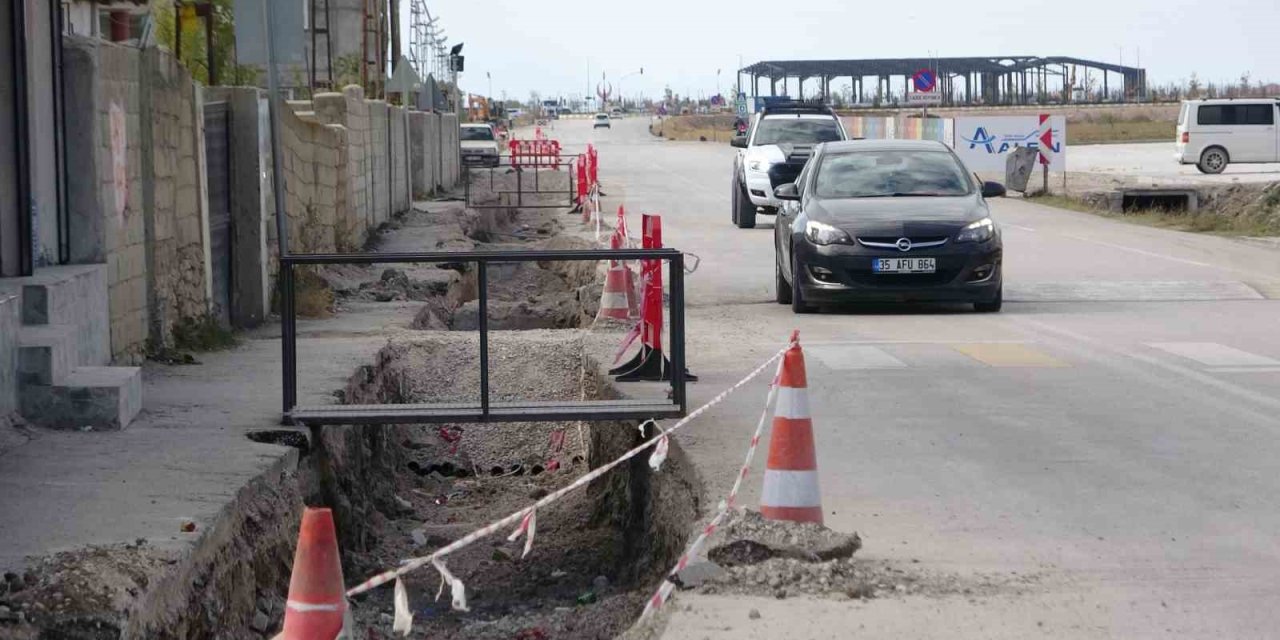 Van'da bozulan yollar iki aydır onarılmayı bekliyor