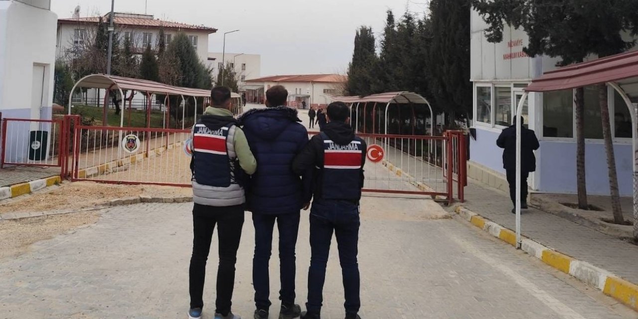 Husumetlilerini bıçakla yaralayan 3 kişiyi jandarma yakaladı
