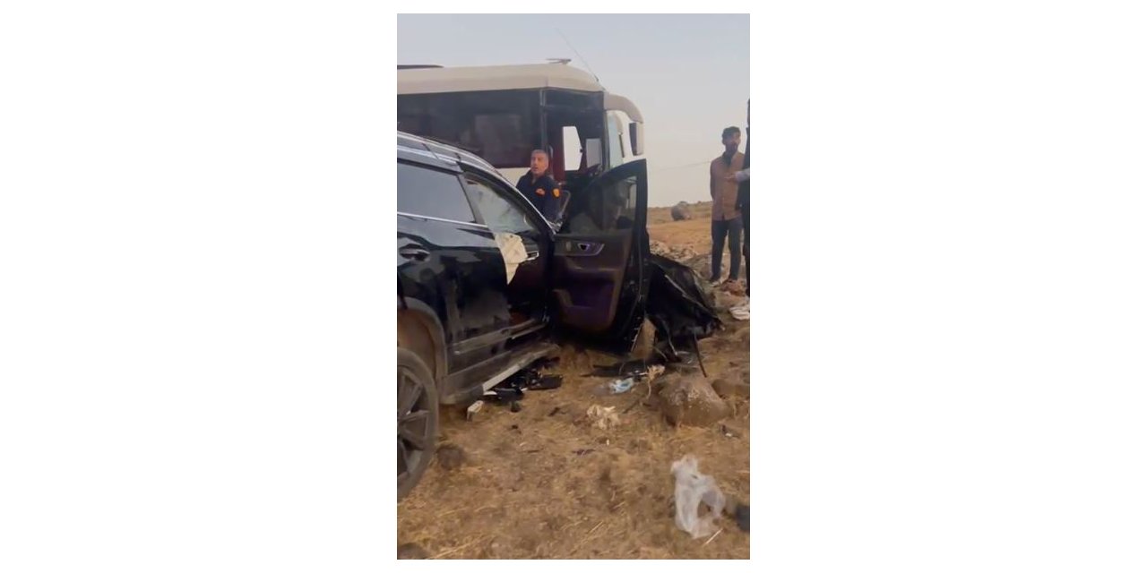 Şırnak’ta midibüs ile cip kafa kafaya çarpıştı: 4 kişi yaralandı