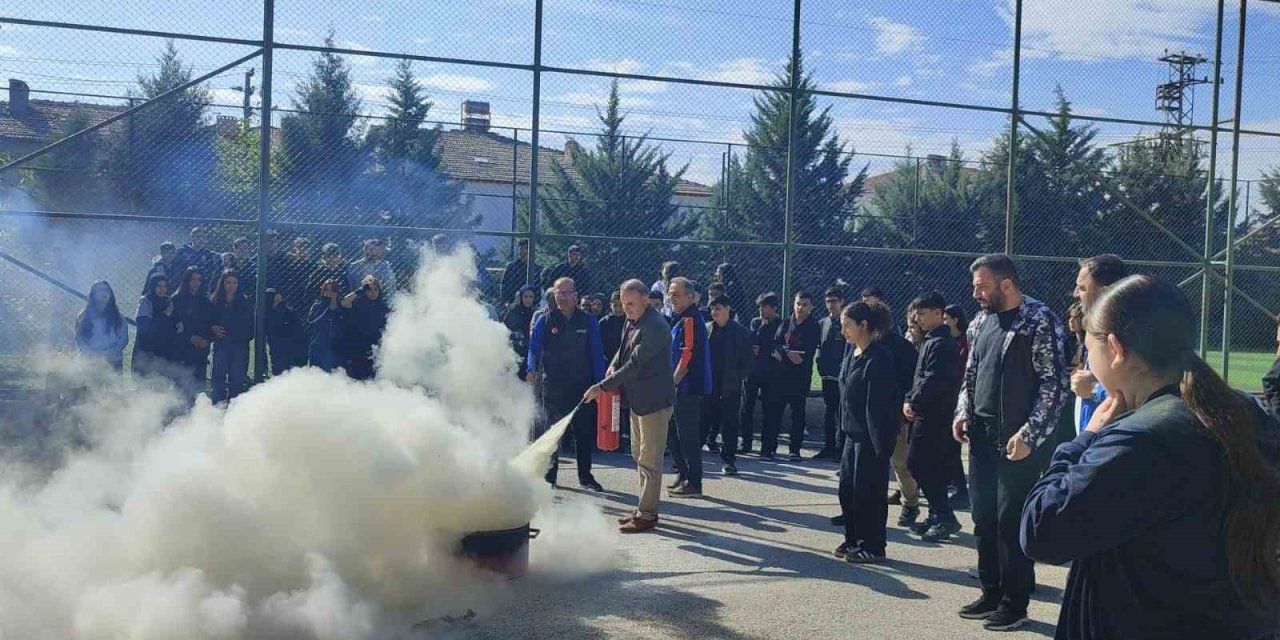 Elazığ’da öğrencilere yangın eğitimi verildi