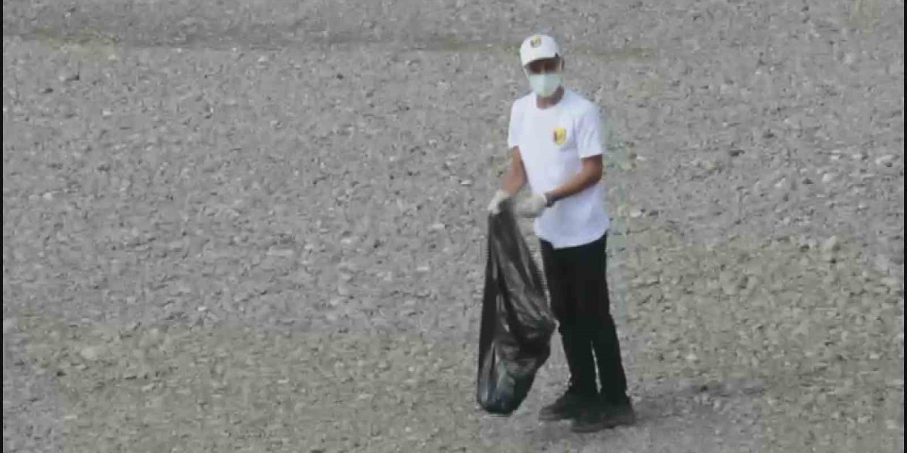 Diyarbakır'da ‘Kulp Benim Evim’ Projesi kapsamında öğrenciler çöp topladı