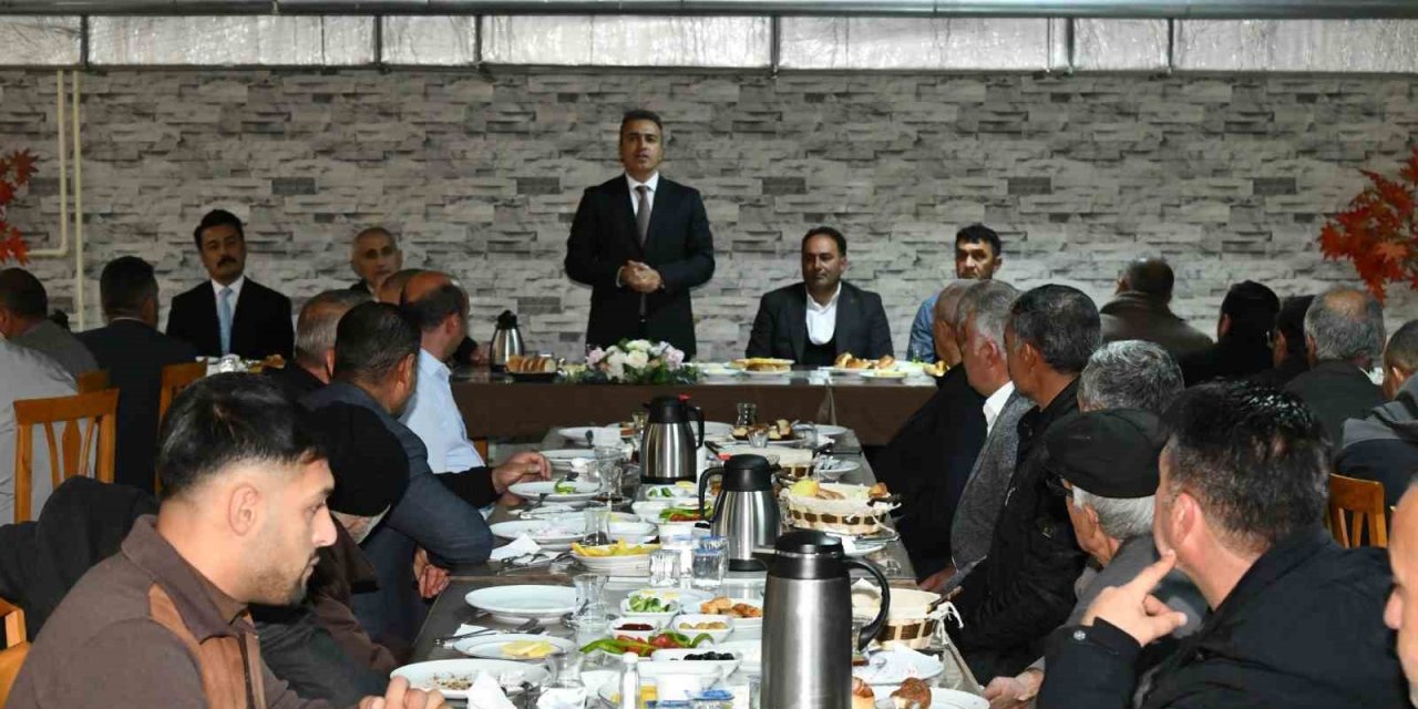 Vali Çiçek, muhtarlarla buluşdu