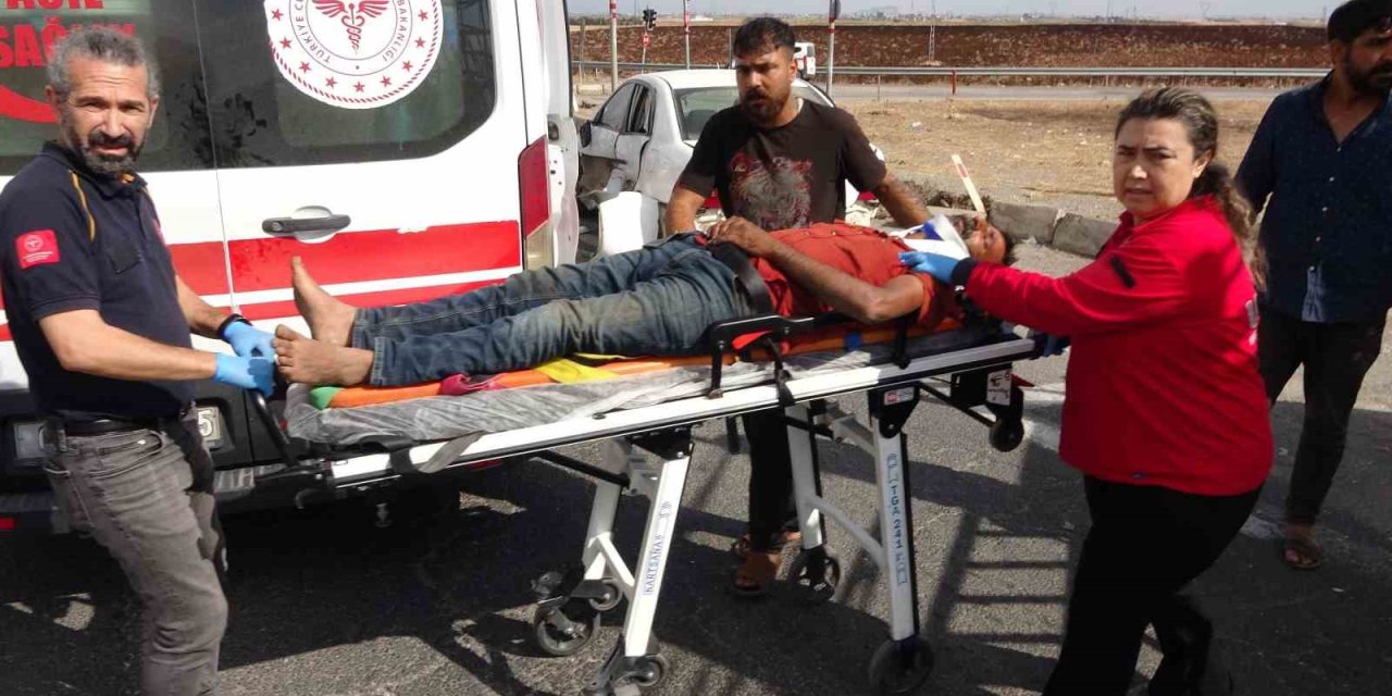 Adıyaman'da yaralı taşıyan otomobille kamyonet çarpıştı