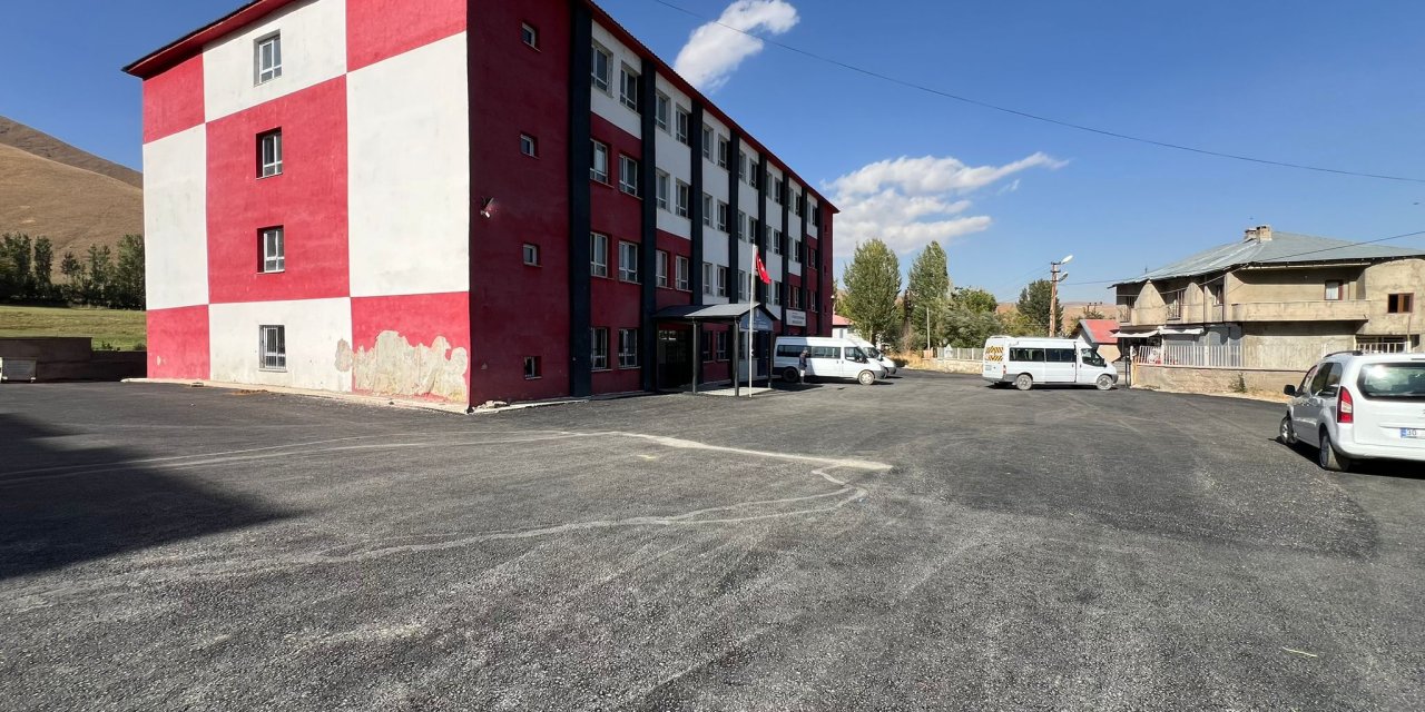 Büyükçiftlik’te okul yolu asfaltlandı