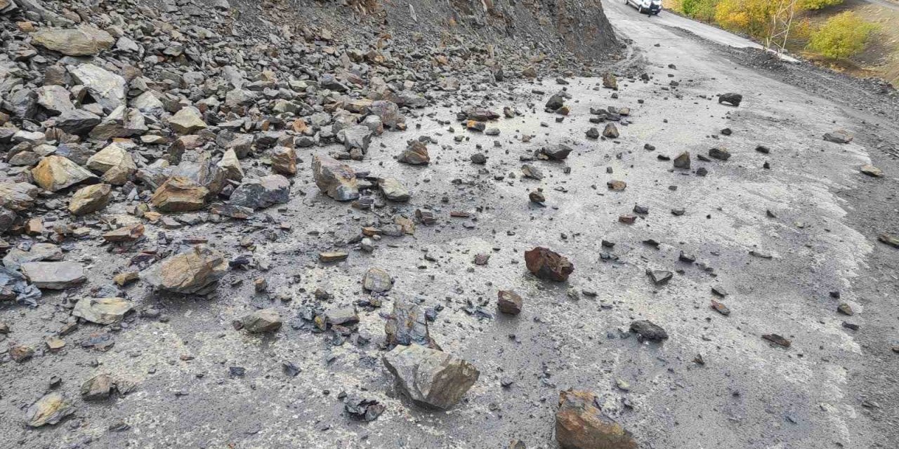 Batman’da sağanak heyelana neden oldu