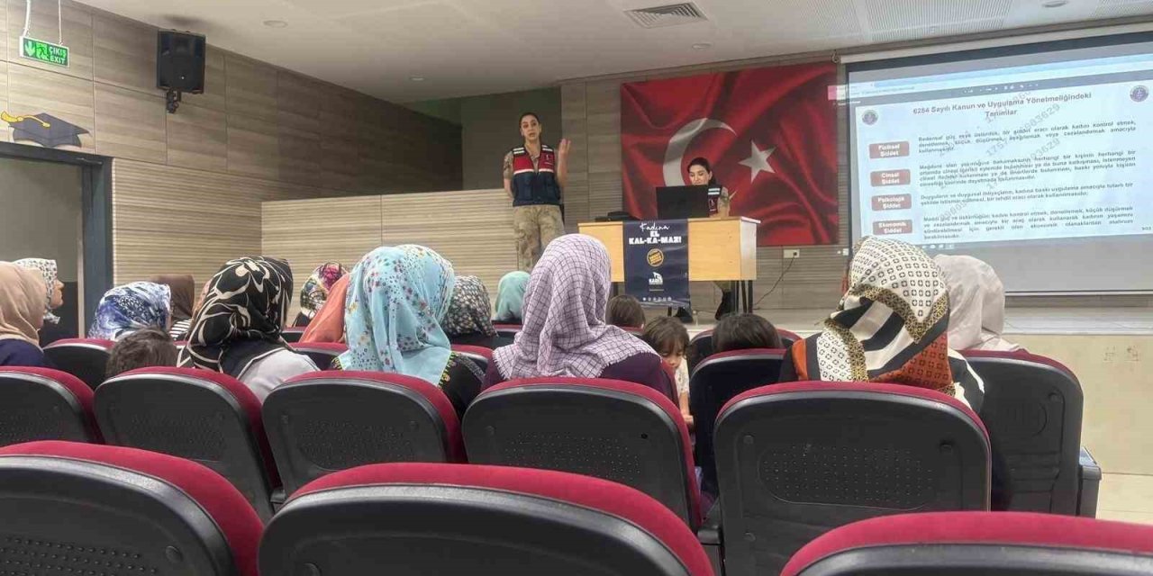 Gaziantep'te jandarma ekipleri KADES uygulamasını tanıttı