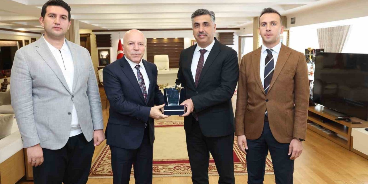 Büyükşehir’in "Sıfır Atık Kafe Ve Otobüs Durağı Projesi" birinci oldu