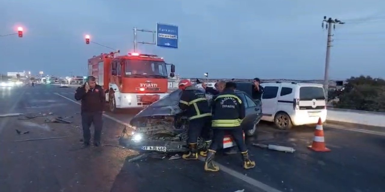 Gaziantep’te 5 aracın karıştığı zincirleme kaza: 3 kişi yaralandı