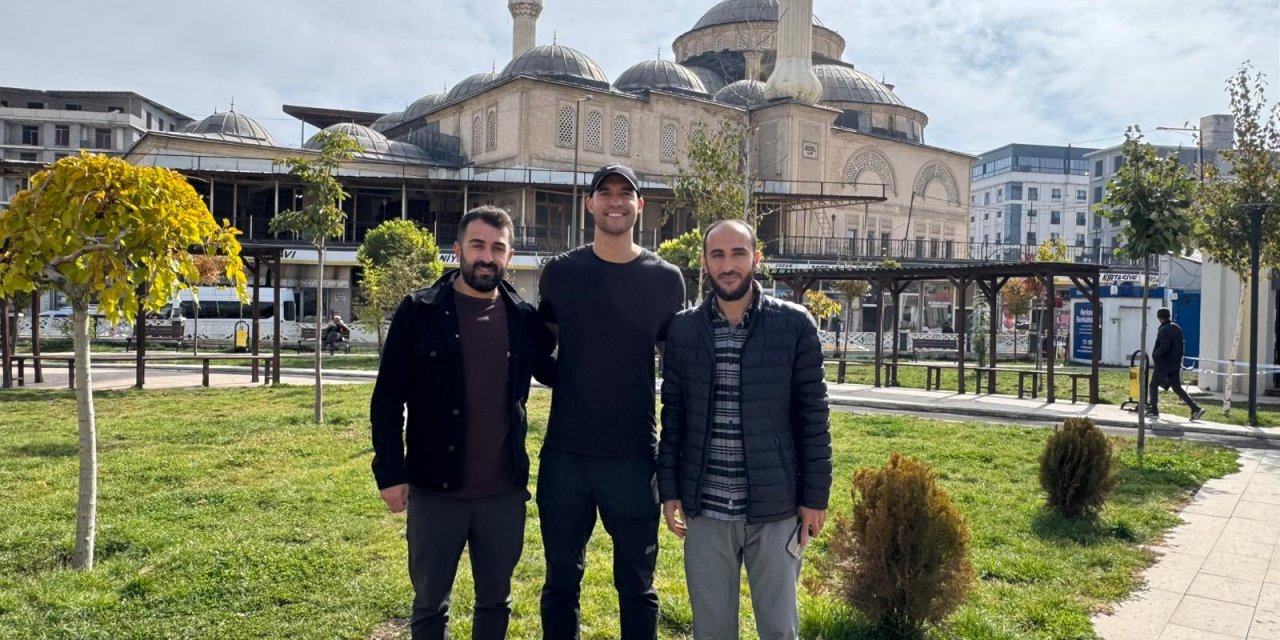 Amerikalı gezgin Yüksekova’nın misafirperverliğine hayran kaldı