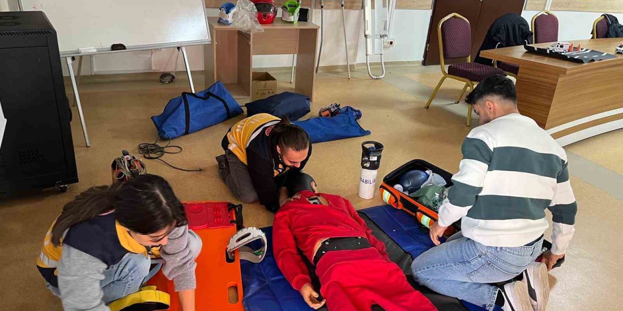 Tunceli'de acil sağlık personeline eğitim verildi