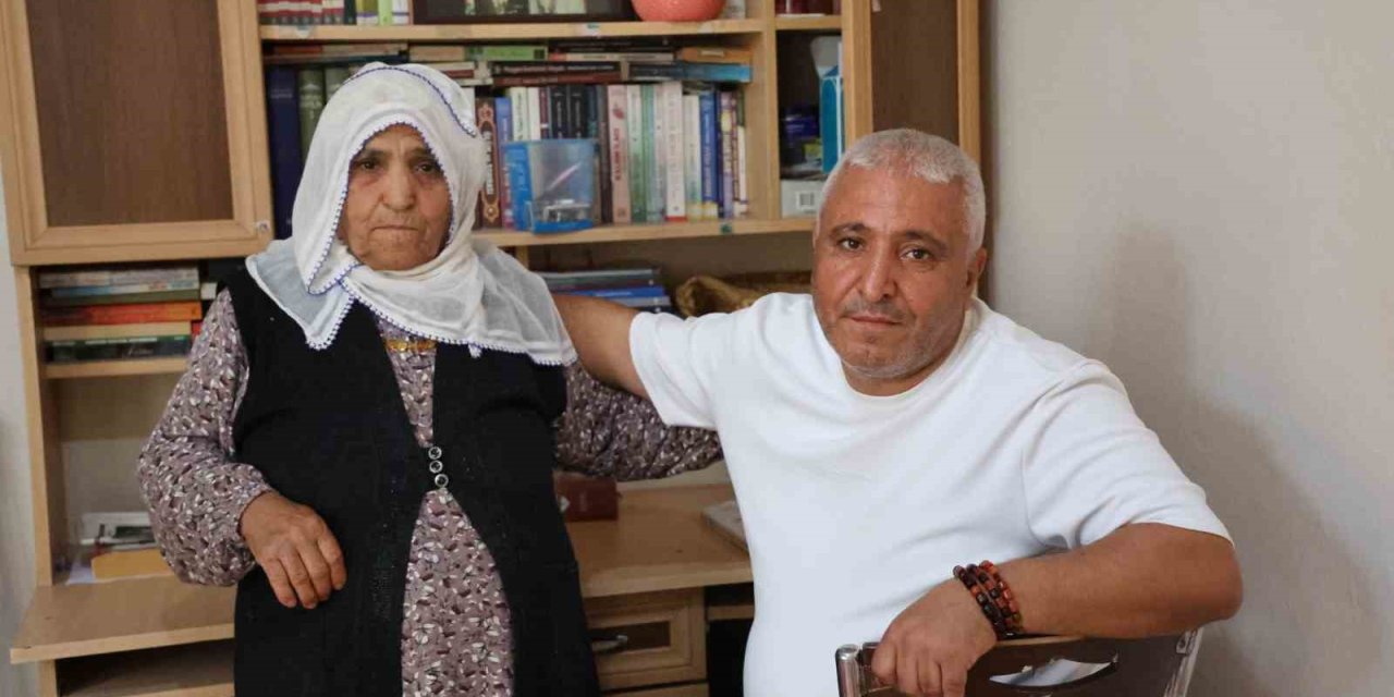 Diyarbakır'da 20 yıl simit sattı, 49 yaşında atanınca annesi inanmadı